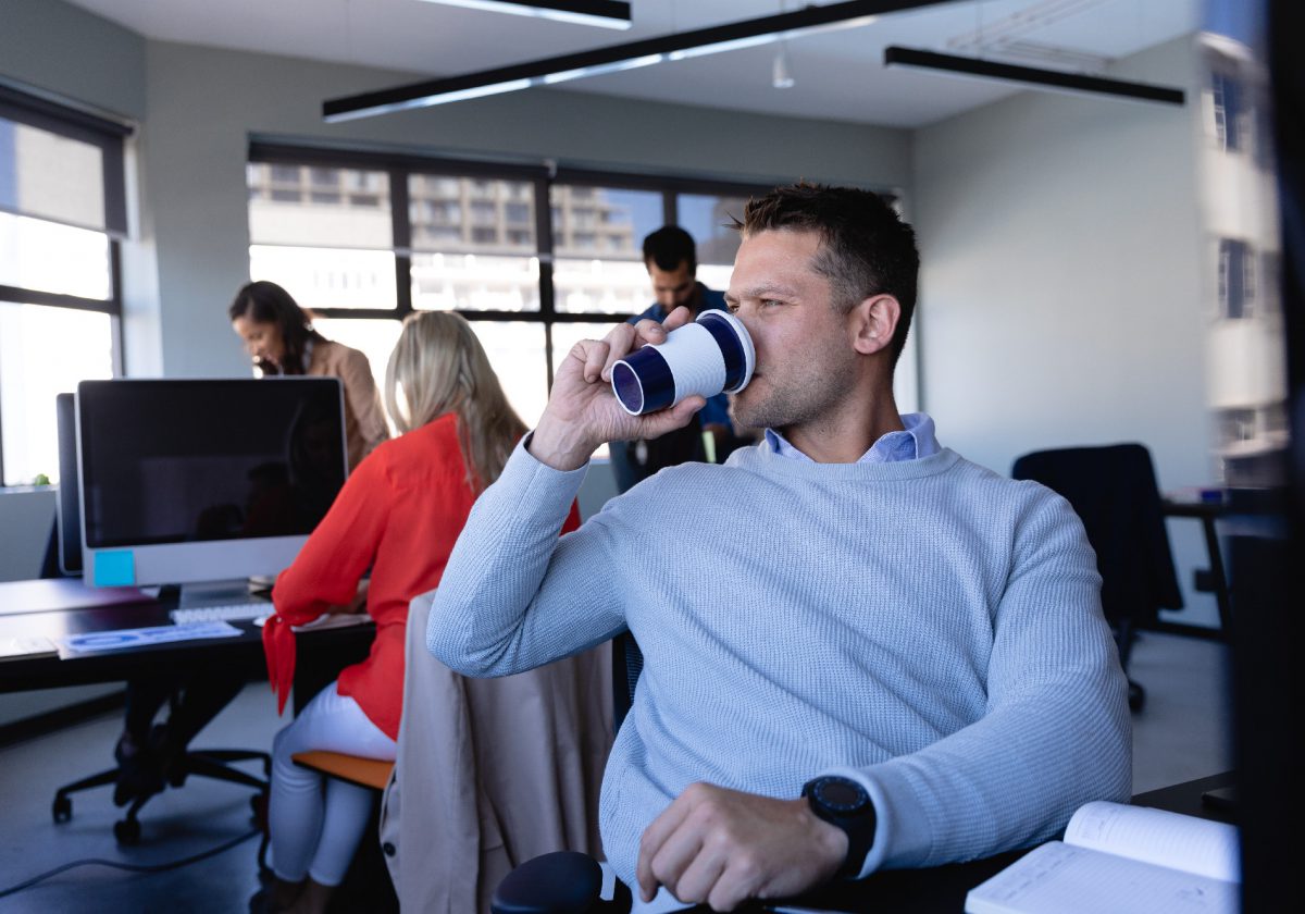 Kawa w firmie – jaki ekspres do biura wybrać?